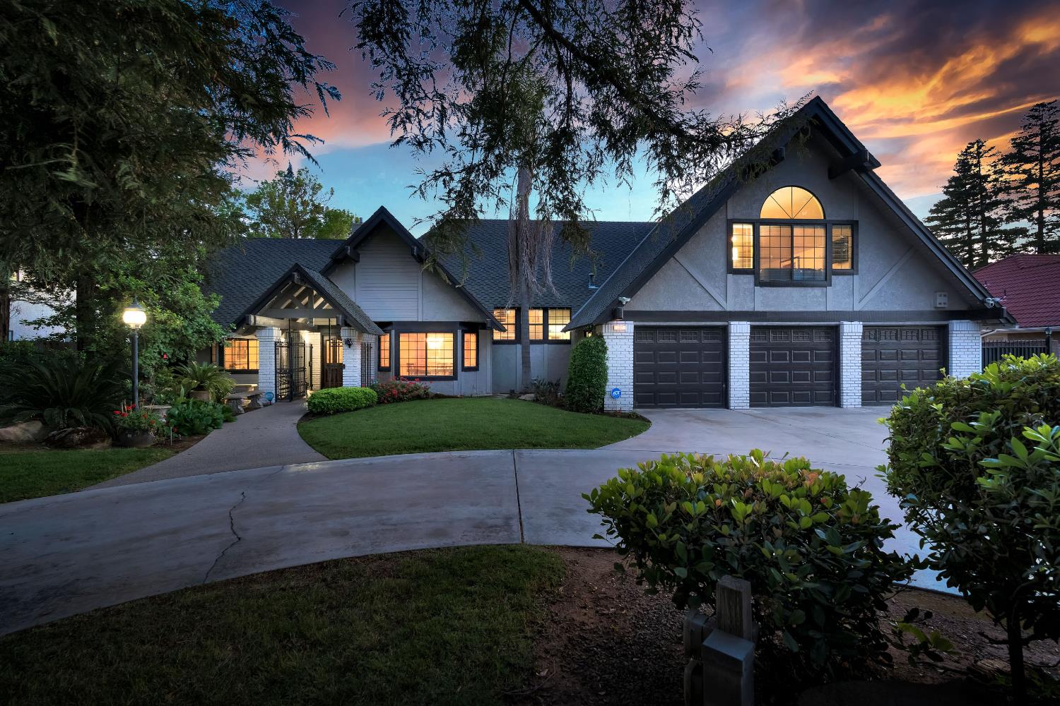327 E Audubon Dr